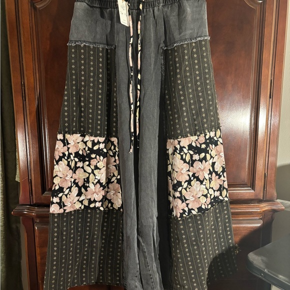 Boho Floral Patchwork Wide Leg Pants Size Large - Picture 2 of 8